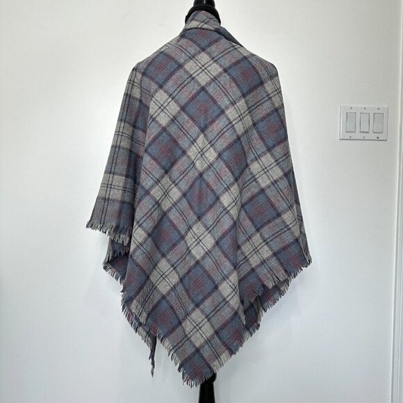 Ben Nevis Pure New Wool Plaid Triangle Scarf Gray Fringe Great Britain Preppy - Picture 1 of 9